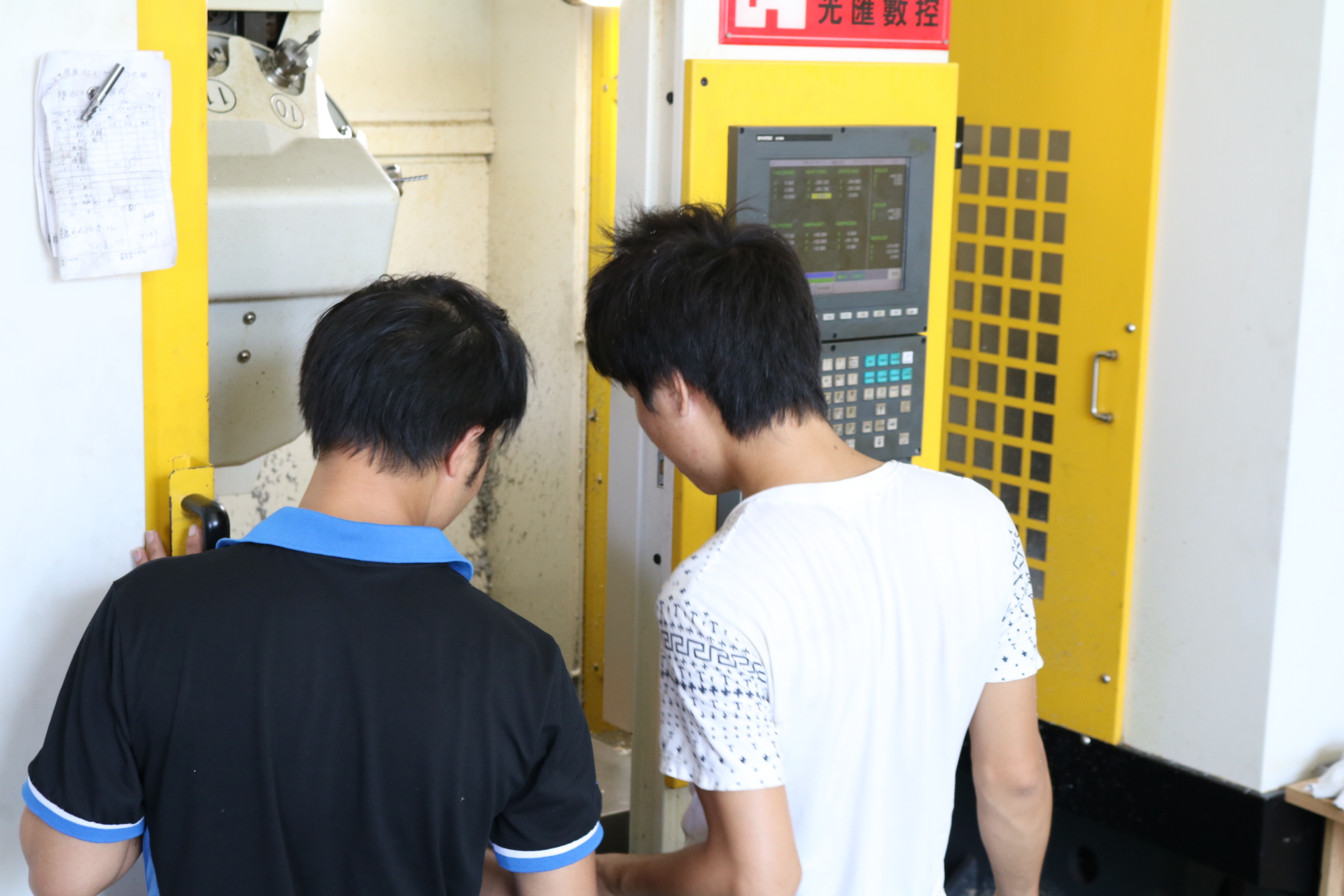 零件加工之員工學(xué)習(xí).JPG 零件加工之員工學(xué)習(xí).JPG
